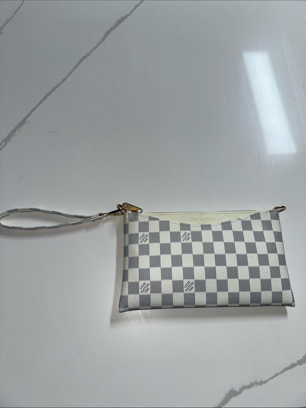 Source Unknown Gray and White Checkered Wristlet